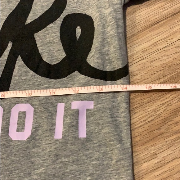 Nike v neck t-shirt - Picture 4 of 5